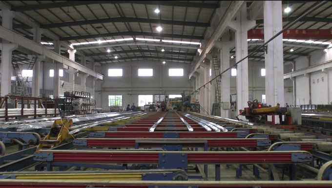 La clôture en aluminium expulsée de fraisage enferme dans une boîte la commande numérique par ordinateur usinant la couverture/Shell électriques