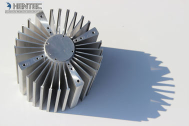 L'extrusion en aluminium du radiateur 6060 6061 profile les poinçonneuses ROHS/GV