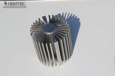 Profils en aluminium de finition d'extrusion de radiateur de moulin avec le traitement thermique