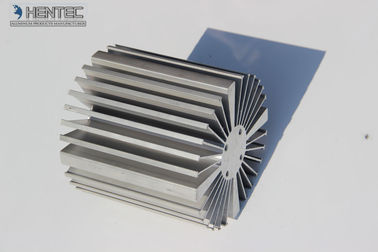 Profils en aluminium d'extrusions d'éraflure/épluchage avec l'usinage de finition