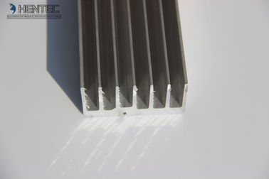 L'extrusion en aluminium de radiateur d'Alodine clair profile la poudre enduite