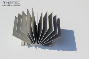 Grands profils en aluminium expulsés de radiateur de T5 T6 pour la haute précision de machine