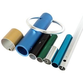 Saupoudrez l'aluminium anodisé enduit a expulsé tuyauterie/tuyauterie ronde en aluminium avec l'usinage de commande numérique par ordinateur