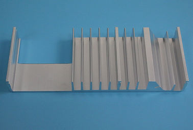 L'extrusion en aluminium de usinage de radiateur de commande numérique par ordinateur profile le radiateur en aluminium avec l'humeur de T4 T5 T6