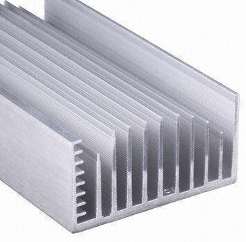 Dégagez les profils en aluminium anodisés d'extrusion de radiateur de 6063-T5 LED avec le tapement, emboutissant