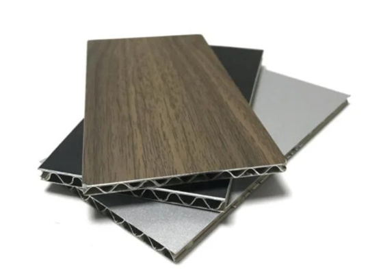 De noyau en aluminium ignifuge de perle de panneau de trellis de vague combustibilité composée non