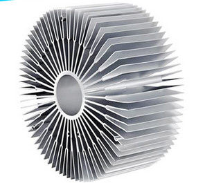 Argenté/a anodisé le profil en aluminium industriel, radiateur fait sur commande d'aluminium d'unité centrale de traitement de précision