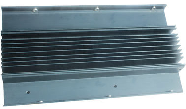Profil en aluminium industriel fait sur commande avec la perceuse et la section, couverture d'échange thermique