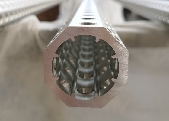 Machining CNC personnalisé Profiles industriels en aluminium pour équipement de bras mécanique / automatisation