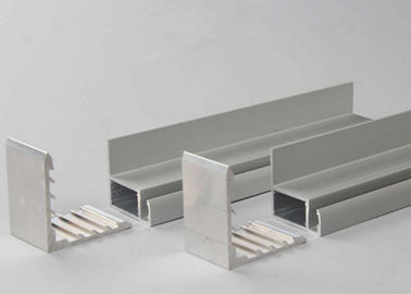 Cadre en aluminium anodisé argenté 6063/6061 de panneau solaire avec la coupe/le poinçon