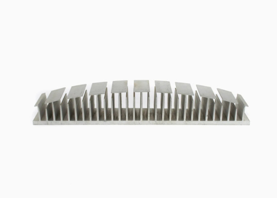 Profiles d'extrusion de dissipateur thermique en aluminium anodisé 6063-T5 avec usinage CNC