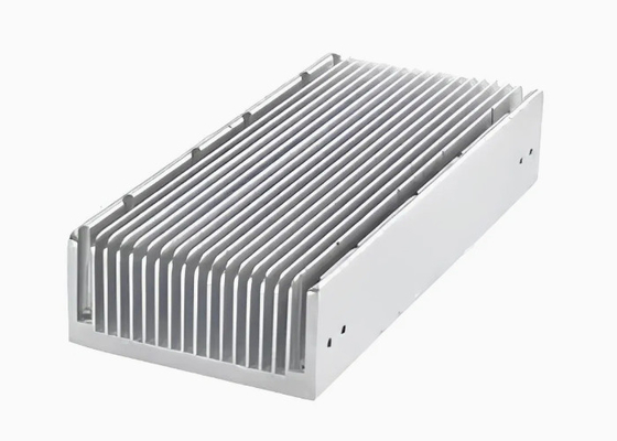 Profiles d'évier à chaleur d'extrusion en aluminium pour radiateur anodisé argenté personnalisés