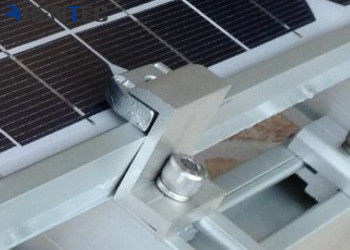 Système solaire 6063 de bâti de toit de bride d'extrémité de picovolte - l'aluminium T5 a expulsé des profils