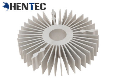 Les profils en aluminium faits sur commande d'extrusion de radiateur, aluminium ont expulsé des profils