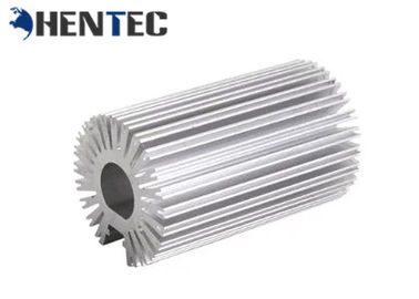 T6 a mené des profils en aluminium légers d'extrusion de radiateur pour l'éclairage mené/machine