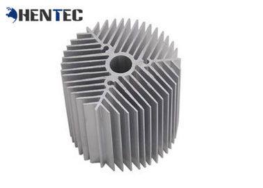 Les profils en aluminium anodisés argentés d'extrusion de radiateur pour mené, conçoivent en fonction du client
