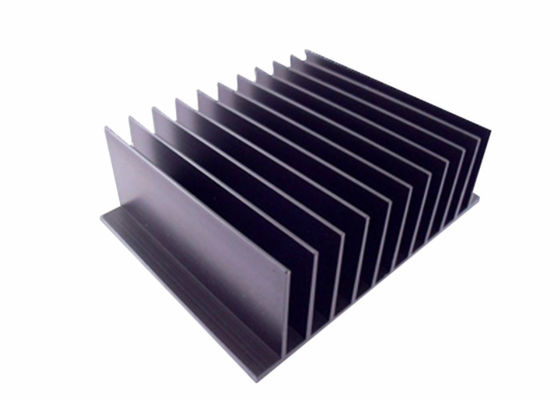 Adapté aux besoins du client formez la commande numérique par ordinateur usinant 6005 profils en aluminium d'extrusion de radiateur