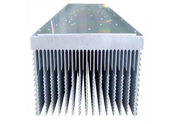 Extrusion en aluminium extérieure polie de radiateur d'Odm 6063 T4