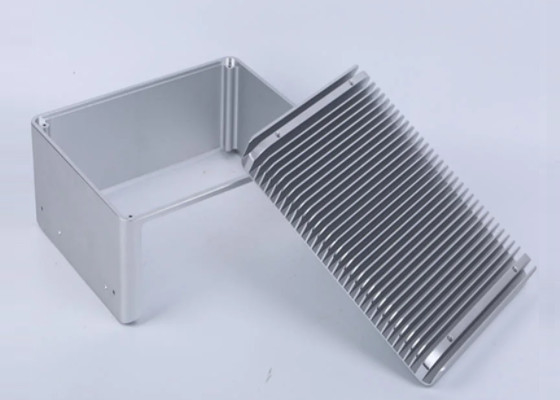 6061 profils conducteurs d'extrusion de radiateur d'oxyde pour l'ordinateur industriel