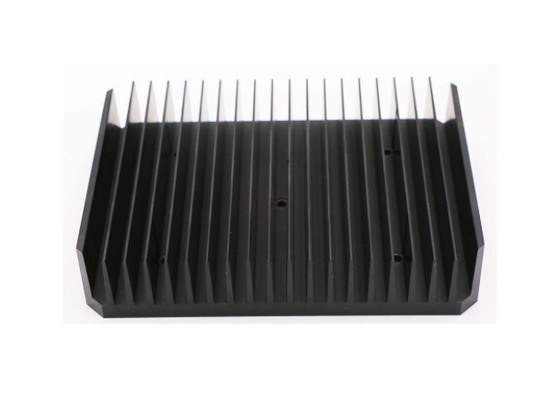 Le noir a anodisé 6060 profils en aluminium T66 d'extrusion de radiateur