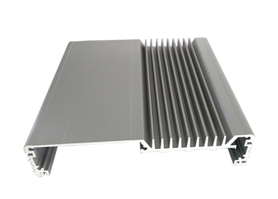 Radiateur en aluminium d'extrusion de l'ordinateur 6063 industriels faits sur commande