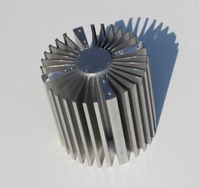 6061 anodisés/6060 extrusions en aluminium de radiateur avec l'usinage de finition