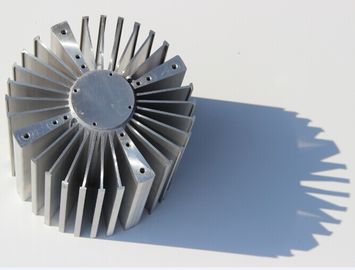 Les extrusions en aluminium de usinage de finition de radiateur ont anodisé 6063-T5