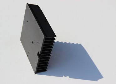 Le noir en aluminium industriel d'extrusions de radiateur a anodisé 6063