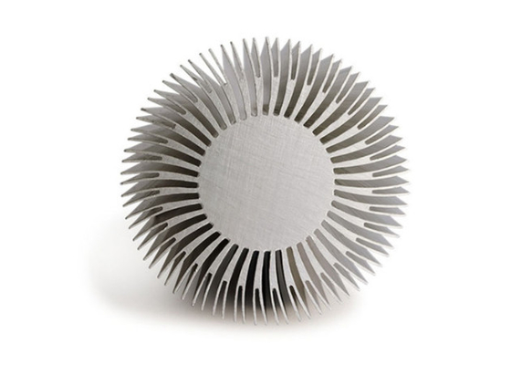 Les profils en aluminium d'extrusion de radiateur de radiateur électrophorétique poncent le soufflage